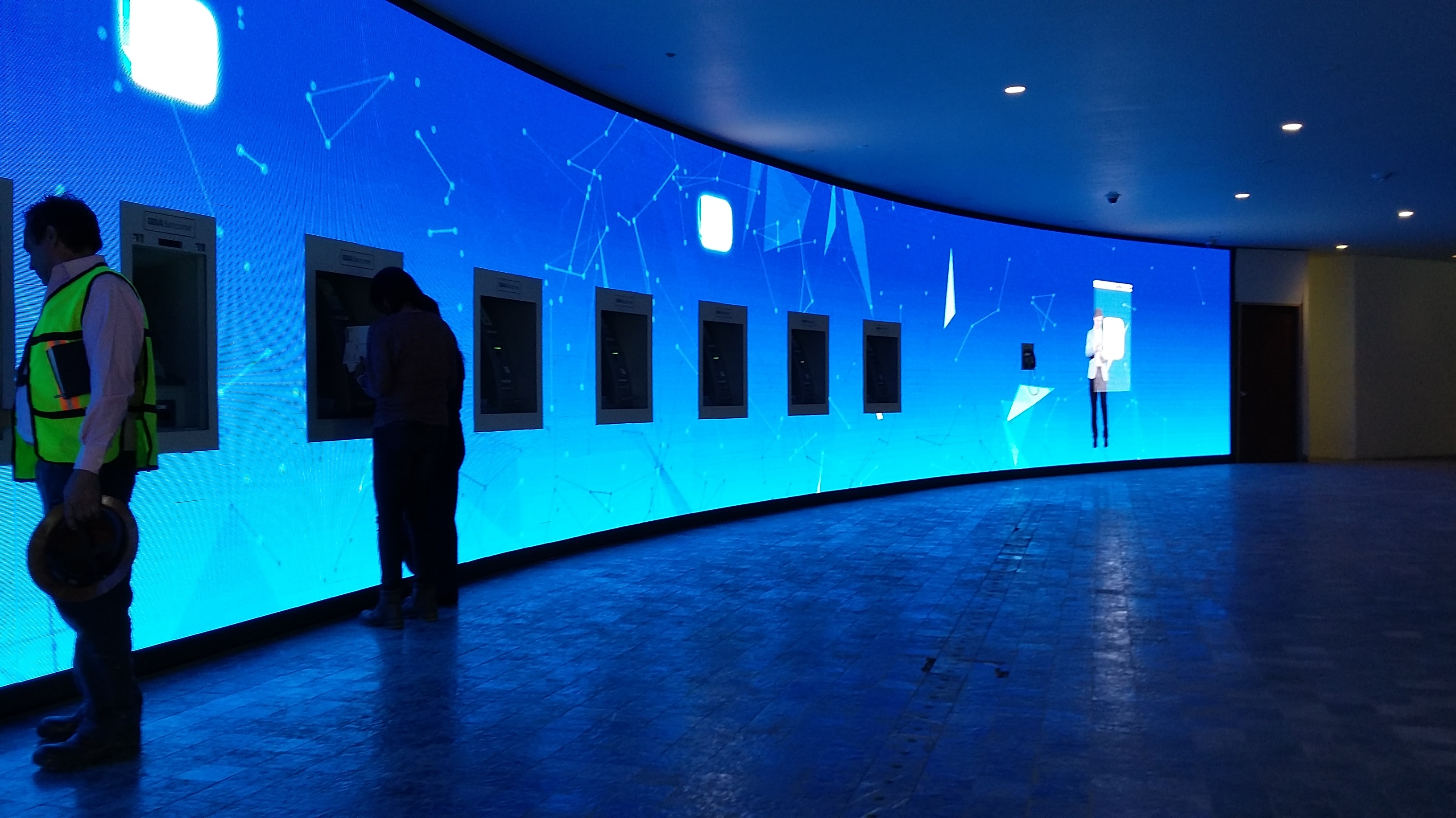 BBVA  Pantallas y marquesinas; esfuerzo de innovación en 