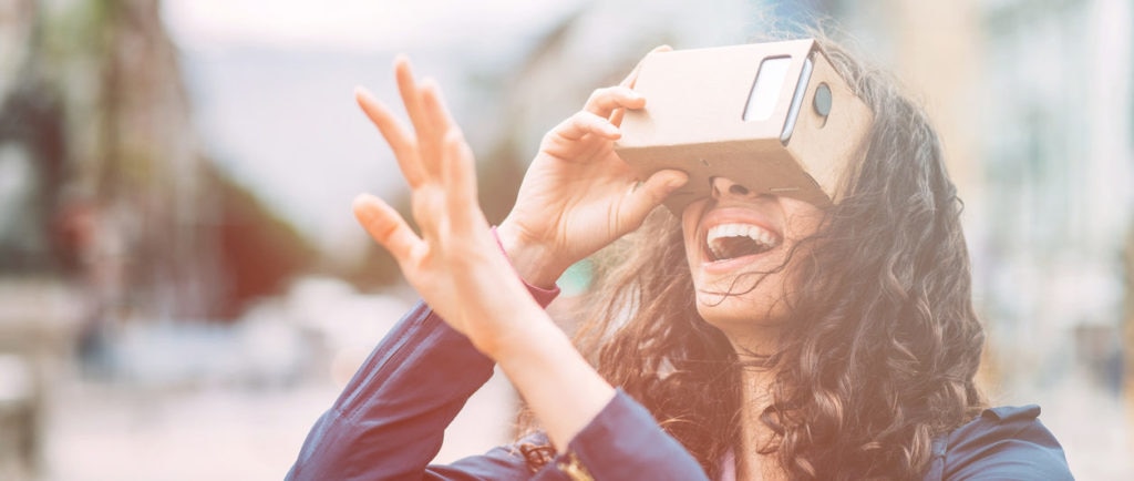 realidad virtual mujer movil diversión recurso bbva