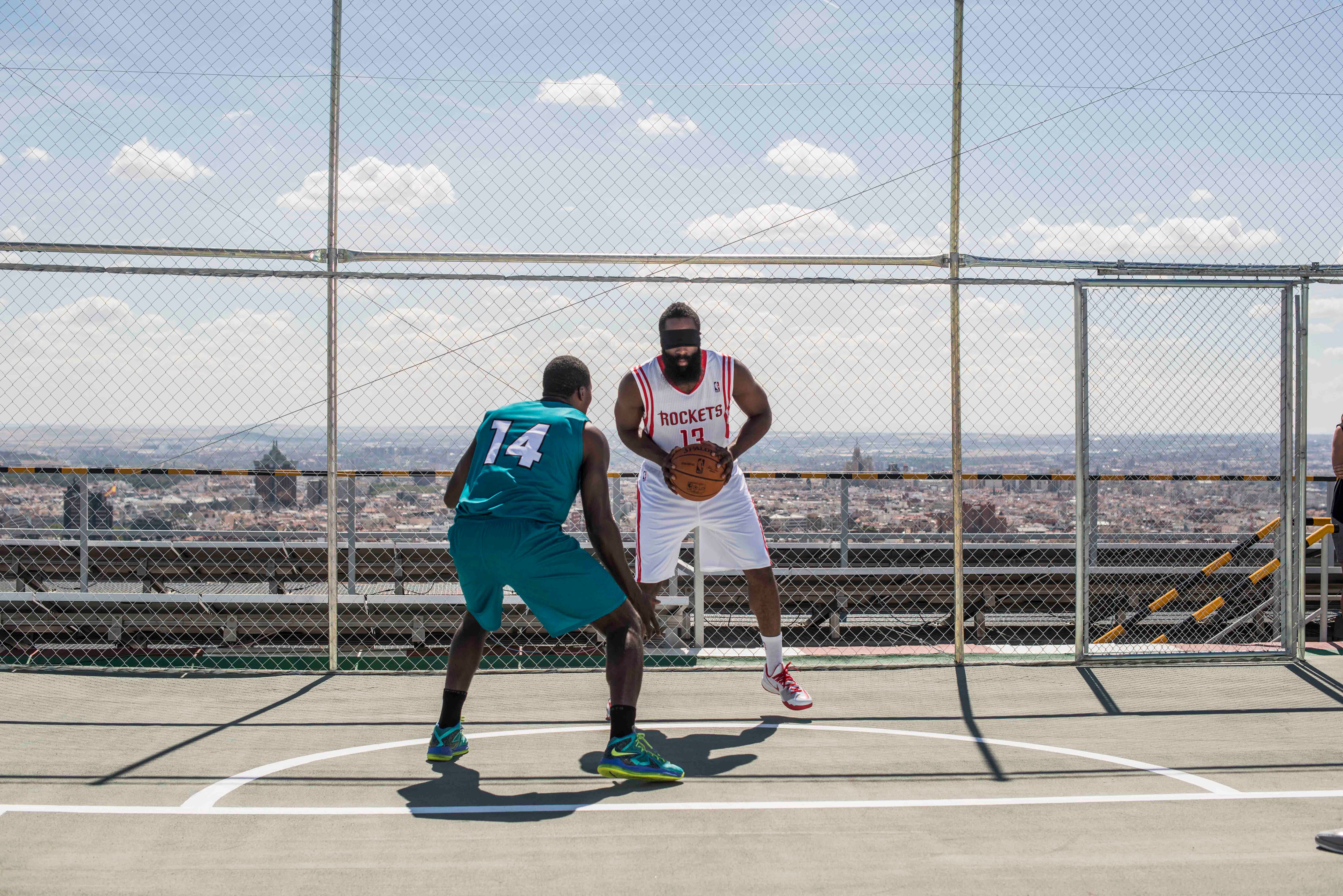 Fotografía de Kevin Durant y James Harden durante el BBVA Challenge Fotografía de Kevin Durant y James Harden durante el BBVA Challenge