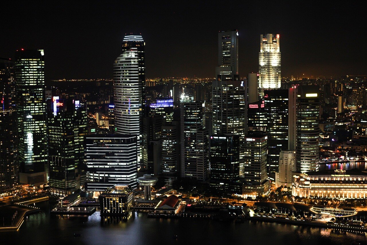 ciudad de noche recurso skyline arquitectura