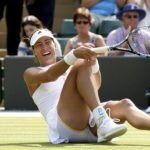 WIMBLEDON La tenista española Garbiñe Muguruza celebra su victoria ante la suiza Timea Bacsinsky durante el partido de cuartos de final del torneo de Wimbledon que ambas disputaron en el All England Lawn Tennis Club de Londrres