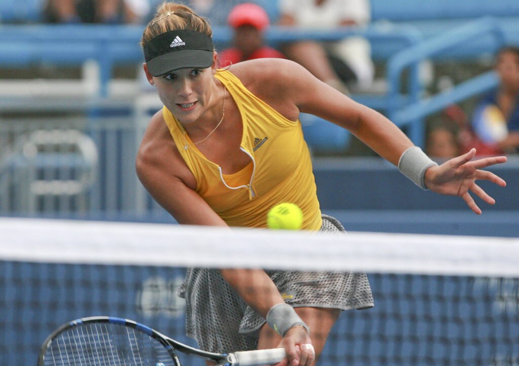 garbiñe muguruza tenista embajadora BBVA tenis La española Garbine Muguruza responde una bola a Yaroslava Shvedova de Kazajistán17 de agosto de 2015 durante la primera ronda del torneo de la WTA Tour Masters 1000 de Cincinnati en el Lindner Tennis Center de Mason