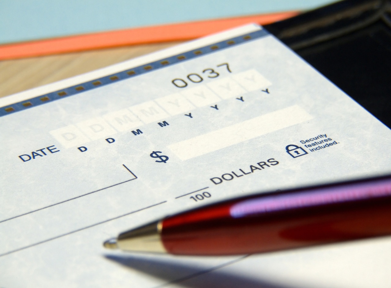 cheque bolígrafo pagaré banco dinero recurso