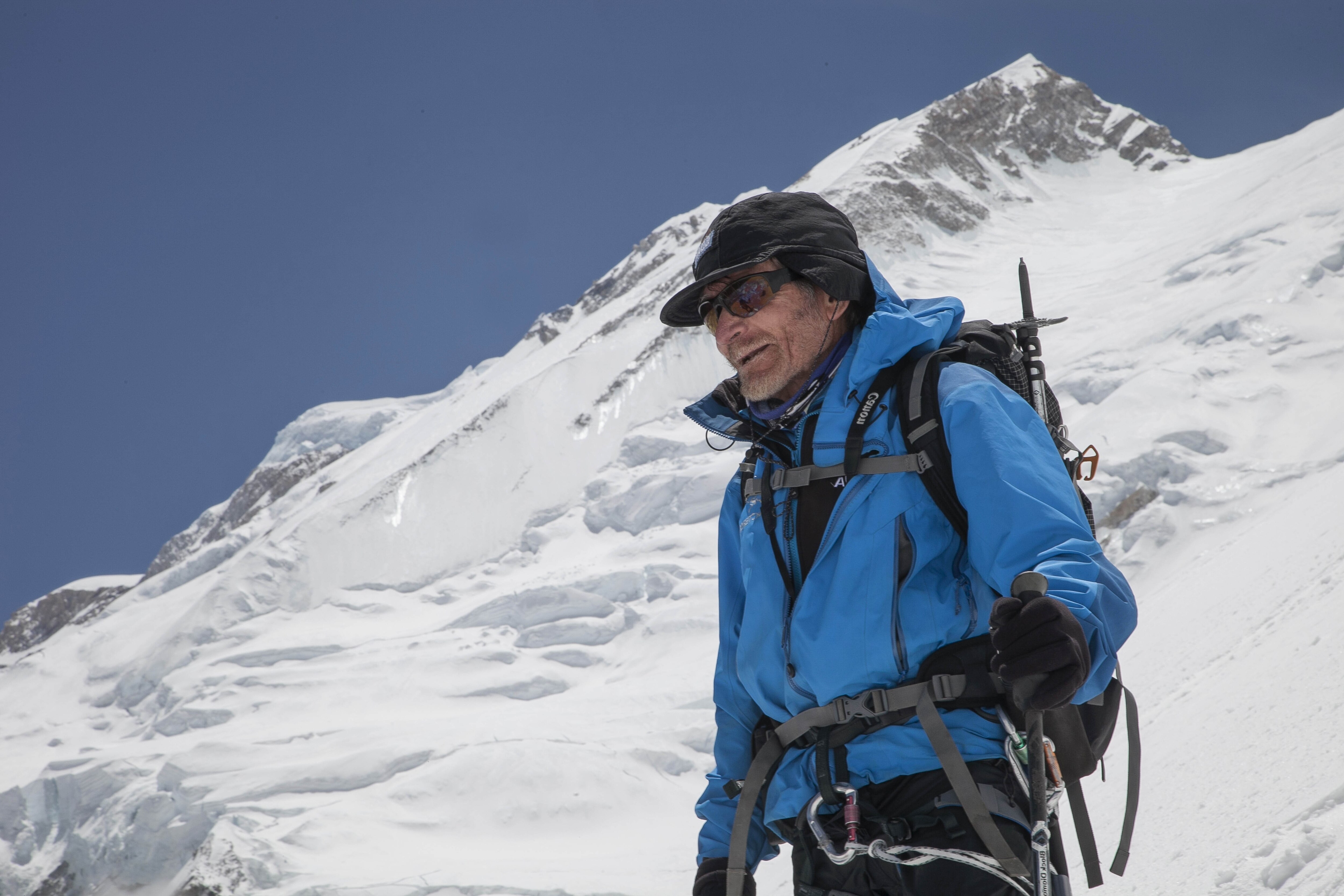 Fotografía de Carlos Soria y su bajada de cumbre Fotografía de Carlos Soria y su bajada de cumbre BBVA