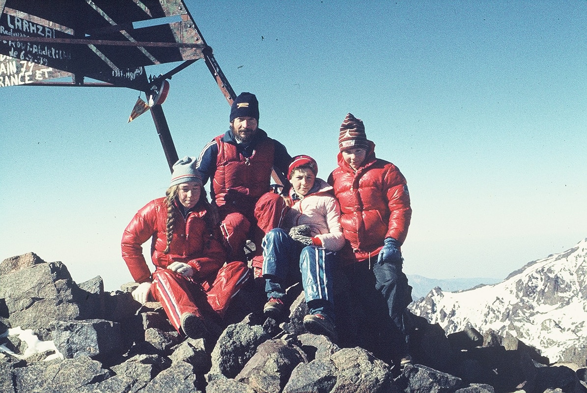 Carlos Soria, alpinista, familia, montañismo Fotografía Carlos Soria con su familia