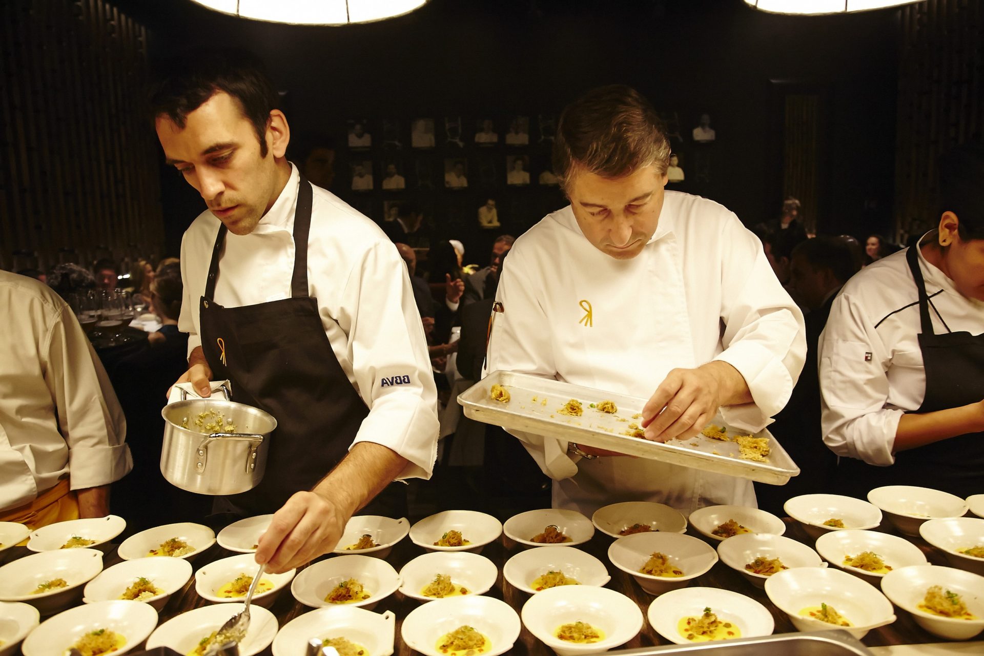 Fotografía de Joan Roca durante la elaboración de un plato en la gira mundial BBVA 2015 El Celler de Can Roca