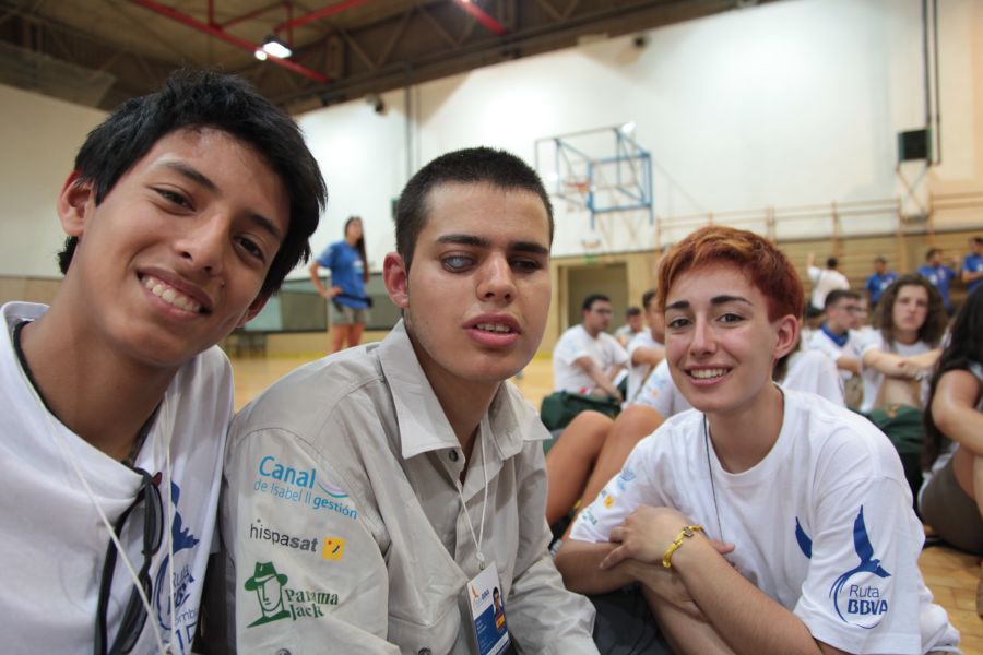 Adrián Rincón con otros compañeros durante unas actividades con trainers paralímpicos en Ruta BBVA Fotografía de Adrián Rincón con otros compañeros durante unas actividades con trainers paralímpicos en Ruta BBVA