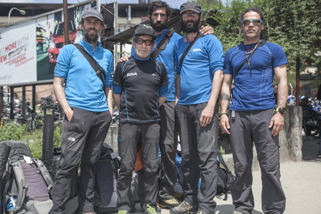 El equipo de carlos Soria llega a Katmandú con la expedición 2015 El equipo de carlos Soria llega a Katmandú con la expedición 2015