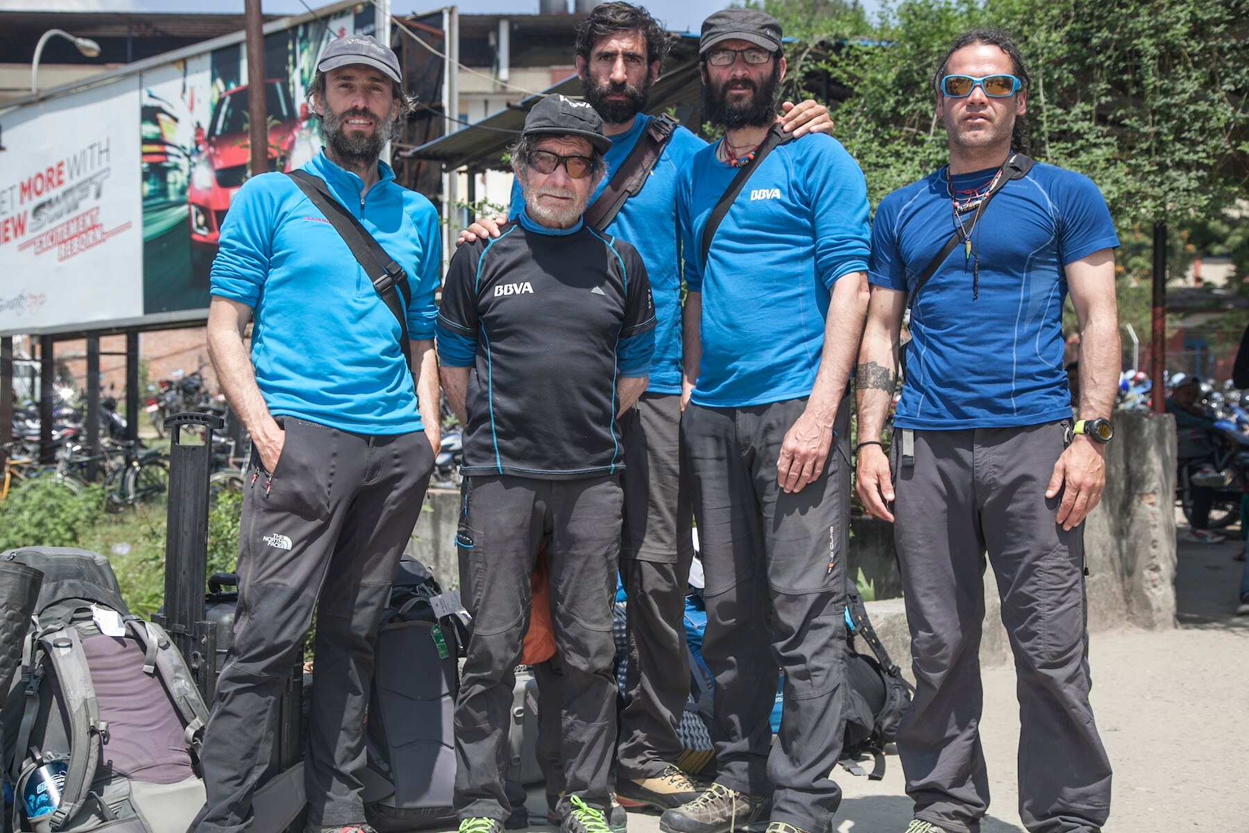 El equipo de carlos Soria llega a Katmandú con la expedición 2015 El equipo de carlos Soria llega a Katmandú con la expedición 2015
