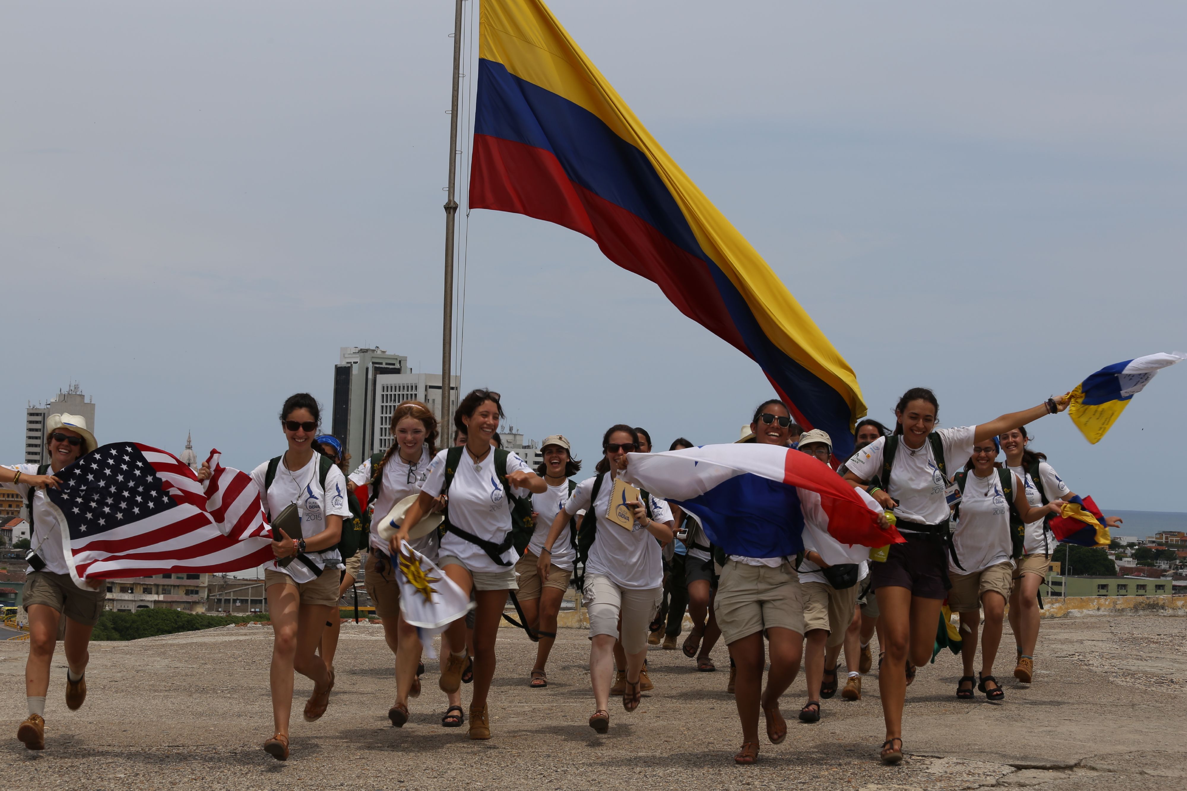 Fotografía de jóvenes de la Ruta BBVA 2015 en Cartagena de Indias su primera parada en Colombia Fotografía La Ruta BBVA 2015 en Cartagena de Indias su primera parada en Colombia