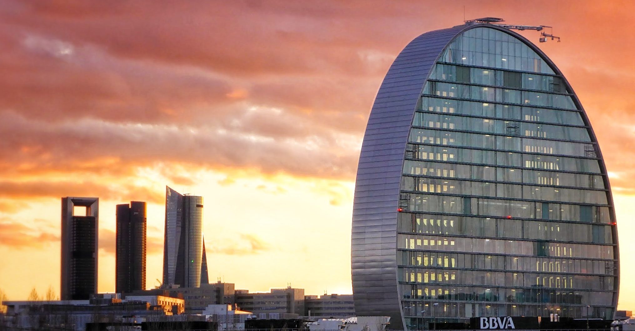 El Skyline de Madrid con las cuatro torres de Plaza Castilla al fondo y la La Vela en primer plano Fotografía de la Vela de BBVA