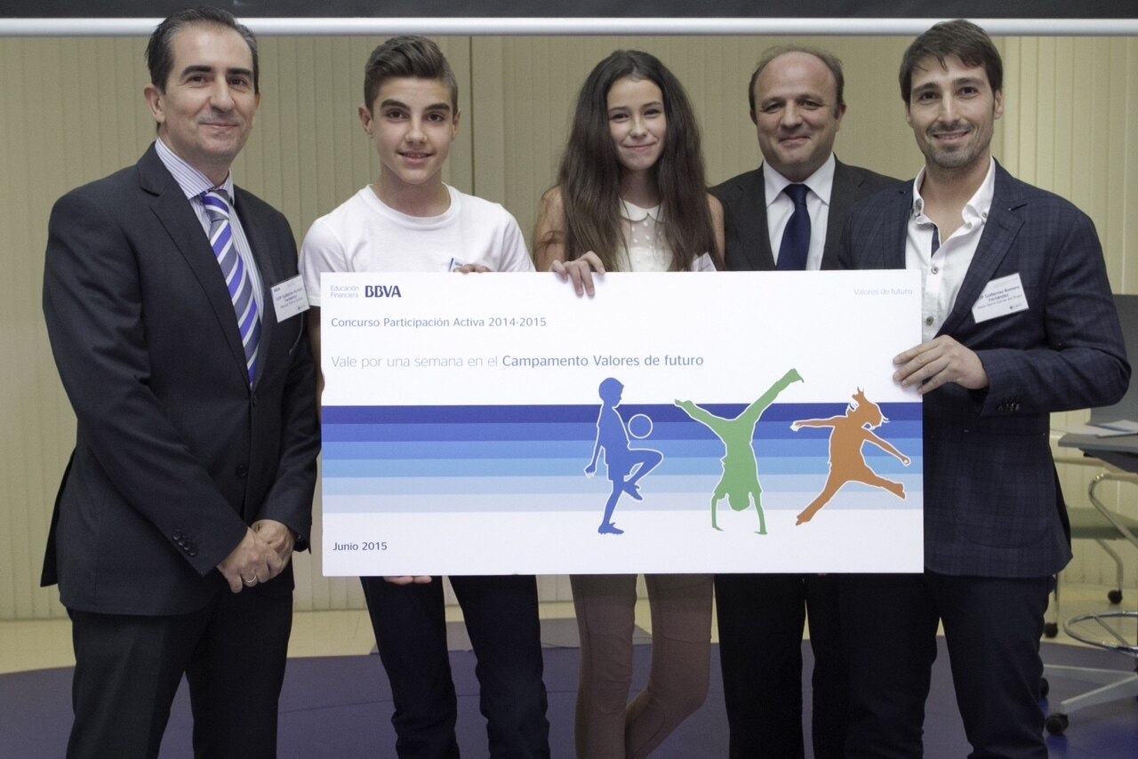 Fotografía de los ganadores de la V edición del premio Valores del Futuro BBVA