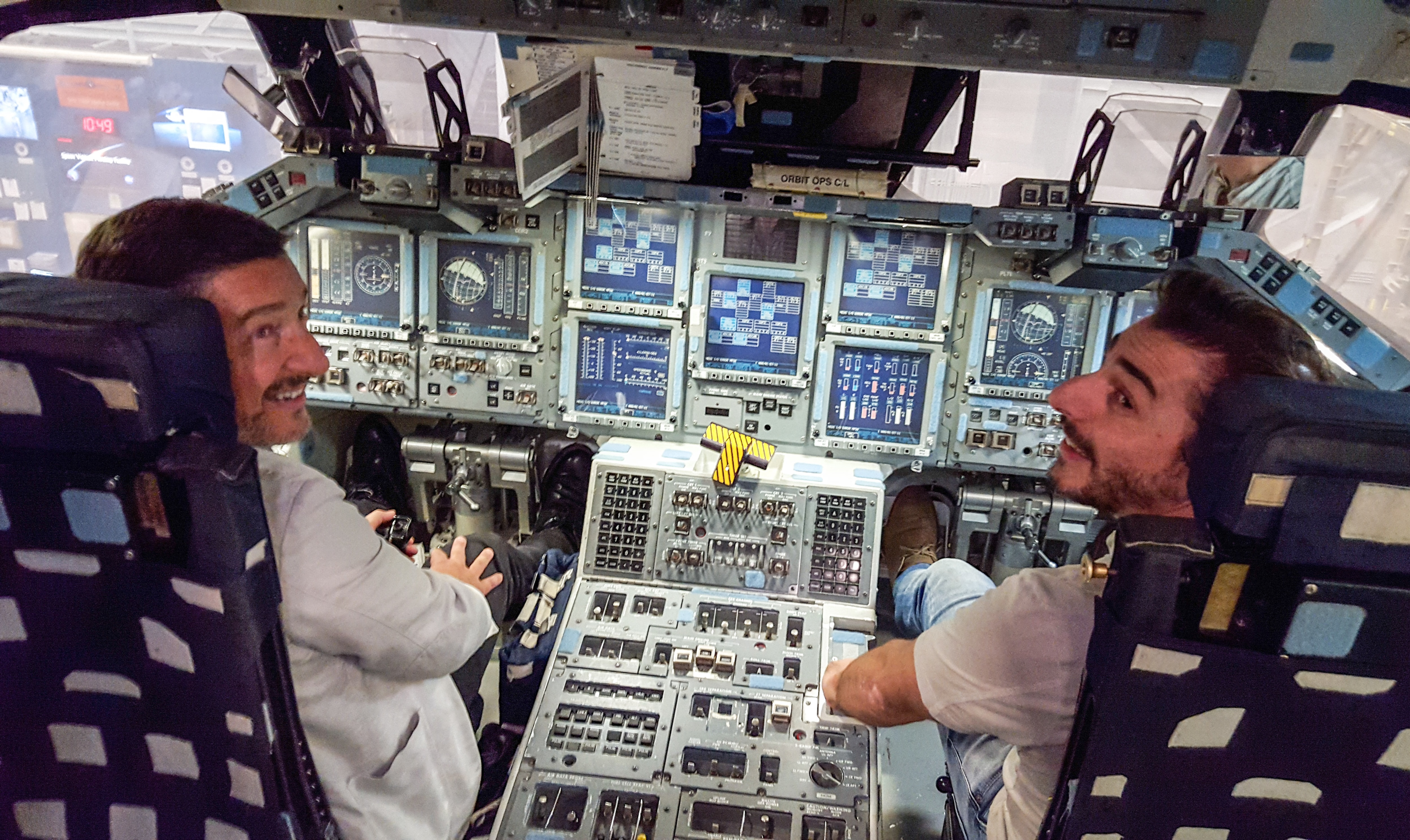 Fotografía: Los Hermanos Roca visitan la NASA - BBVA