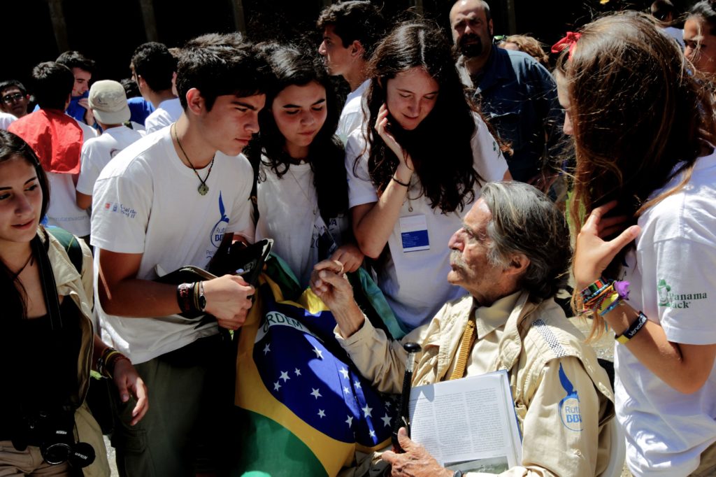 Fotografía Miguel de la Quadra Salcedo y expedicionarios Ruta BBVA 2014 Miguel de la Quadra Salcedo y expedicionarios Ruta BBVA 2014