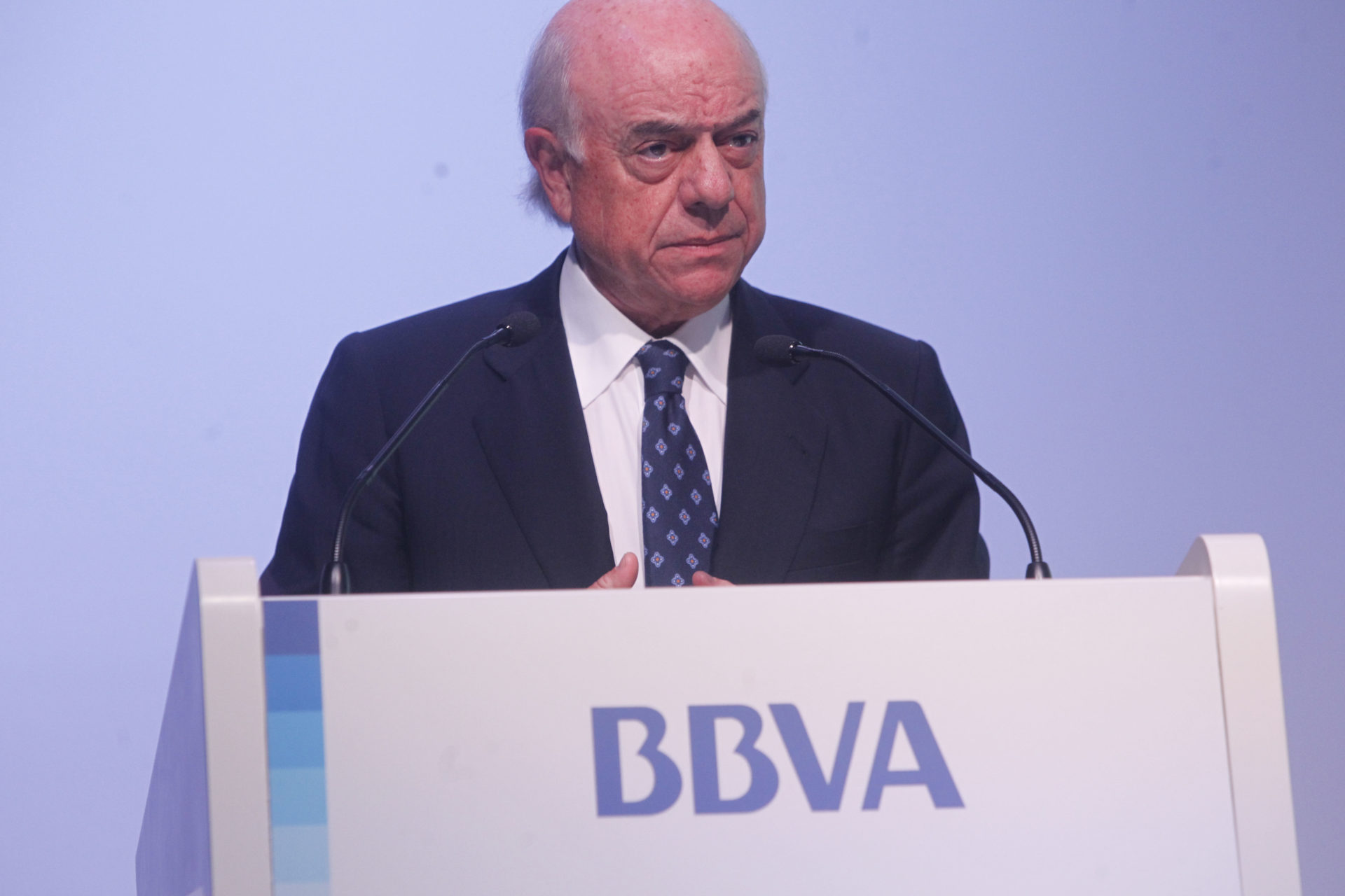Fotografía de Francisco González durante la presentación de resultados de 2012
