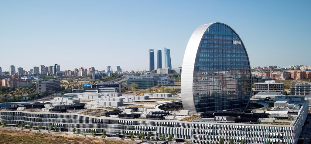 Vista aérea de la Ciudad BBVA con Madrid al fondo Fotografía Vista aérea de la Ciudad BBVA