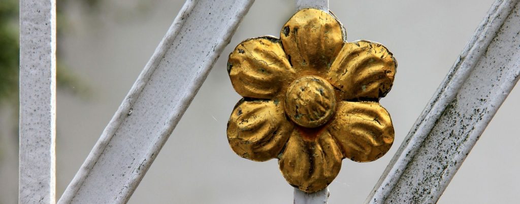 oro flor metales recurso