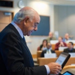 Francisco Gonzalez durante su conferencia en Harvard
