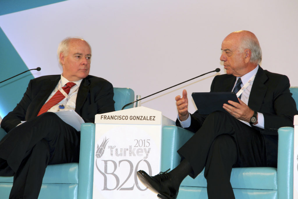 Fotografía de Francisco González, presidente de BBVA, durante su intervención en el G20-B20