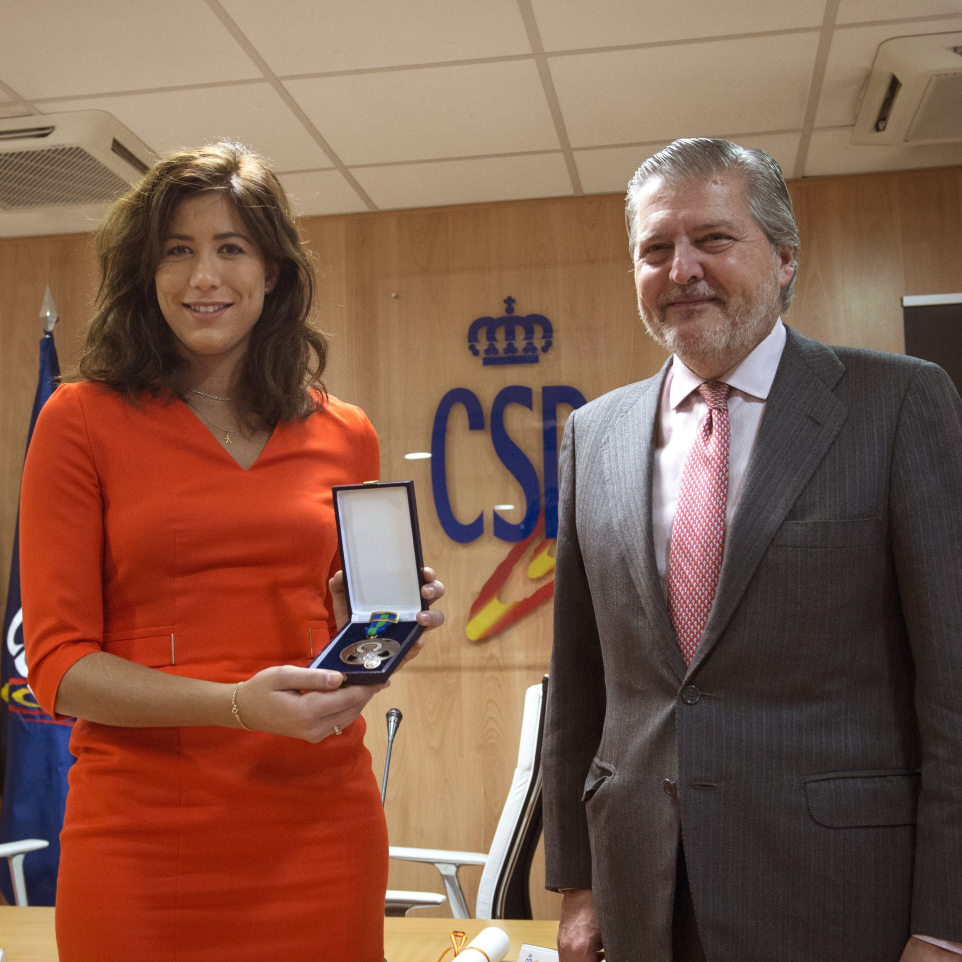 Garbiñe Muguruza recibe la medalla de bronce al mérito deportivo