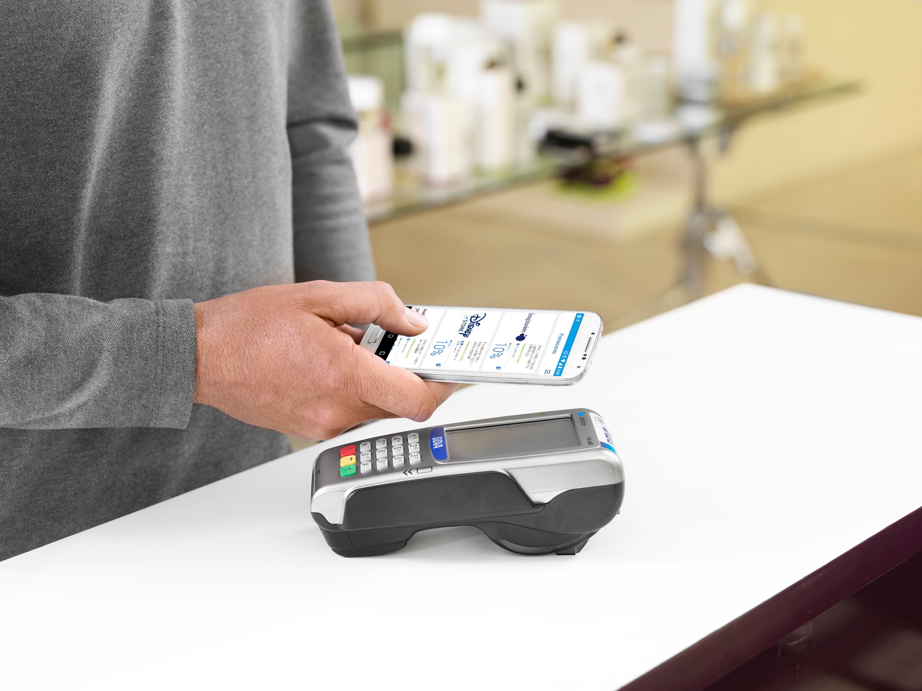 Recurso Pago móvil, NFC, BBVA Wallet, contactless, TPV Fotografía pago móvil BBVA Wallet