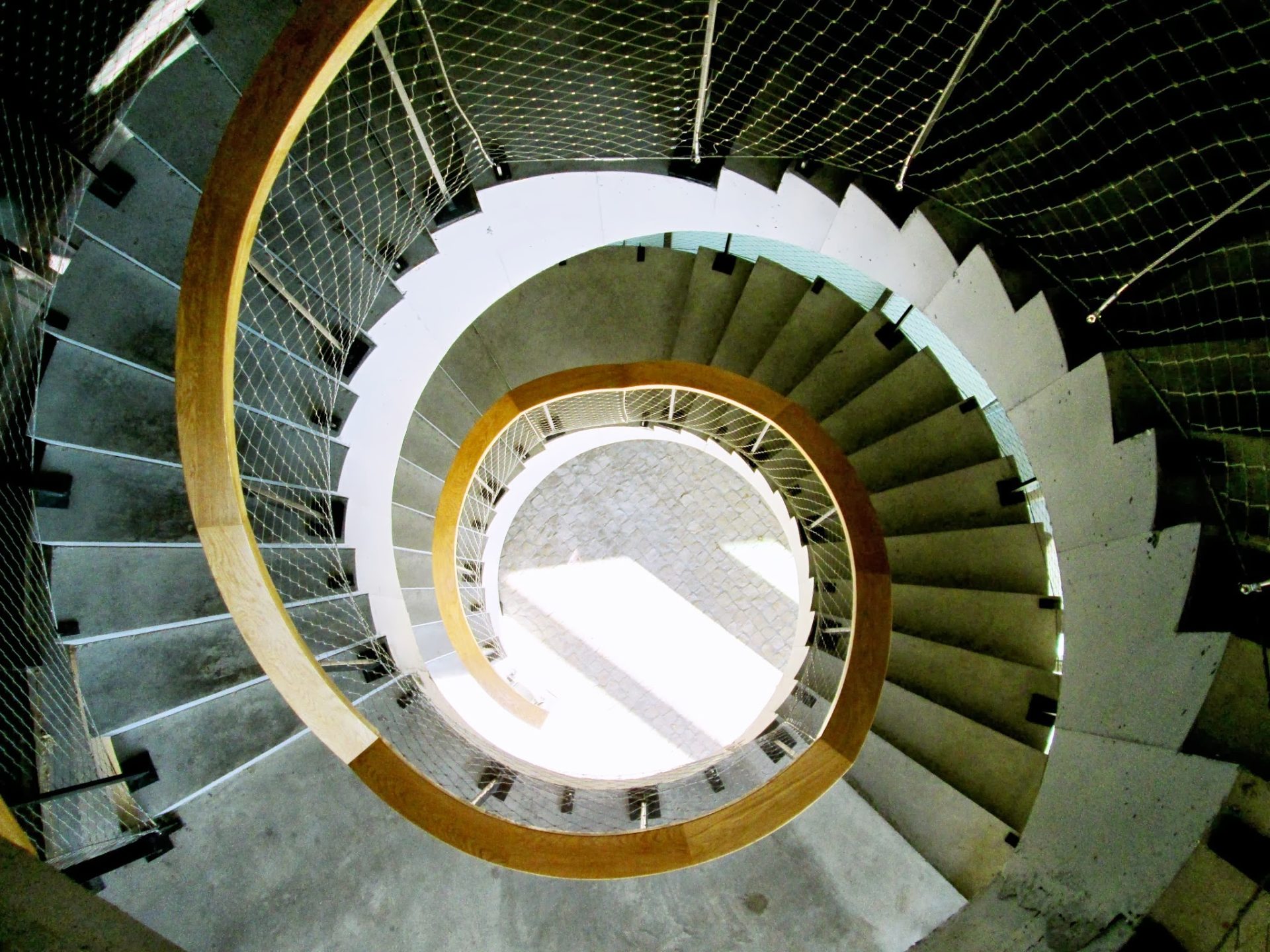 Fotografía de una de las escaleras helicoidales de la Ciudad BBVA. ©Carlos Benítez-Donoso