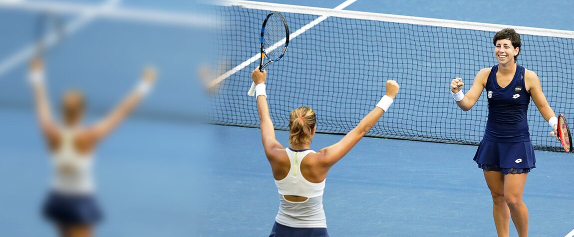 Garbiñe Muguruza y Carla Suárez celebran una victoria en dobles del Abierto de China (Pekín) 2015. Foto para destacada Fotografía Garbiñe Muguruza y Carla Suárez celebran una victoria en dobles del Abierto de China (Pekín)