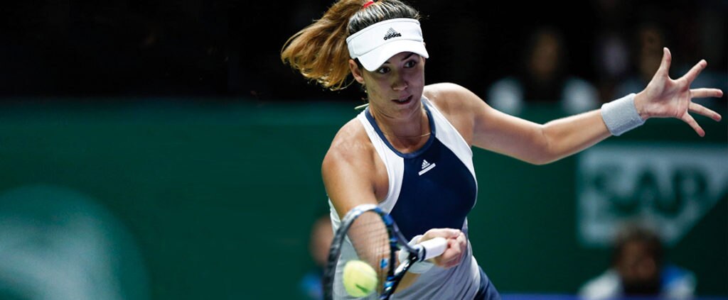 Garbiñe Muguruza golpeando la pelota durante un partido de las WTA Finals 2015 Fotografía Garbiñe Muguruza golpeando la pelota durante un partido de las WTA Finals