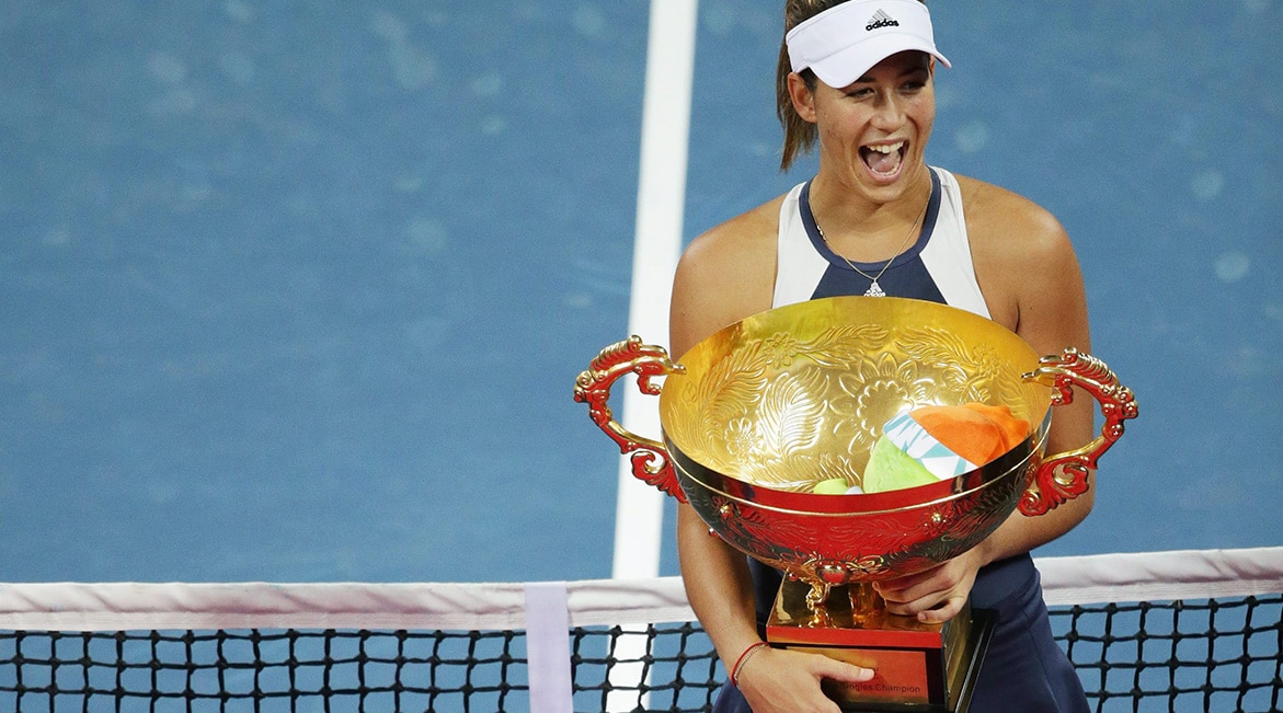Fotogalería Garbiñe Muguruza sonríe con el trofeo de campeona del Abierto de China 2015 (Pekín), su primer título Premier Mandatory