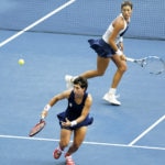 Fotografía Garbiñe Muguruza y Carla Suárez durante un partido de dobles en Tokio 2015