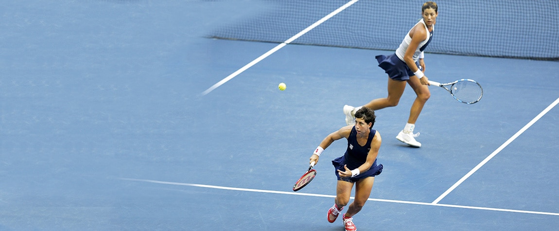 Fotografía Garbiñe Muguruza y Carla Suárez durante un partido de dobles en Tokio 2015