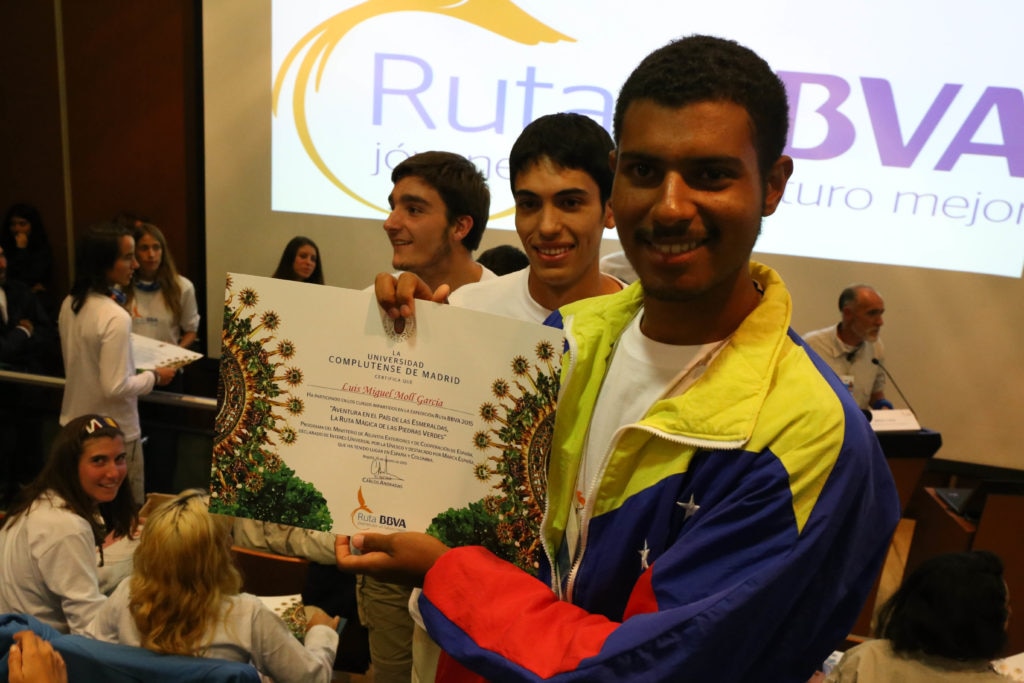 El rutero venezolano Luis Mol de Ruta BBVA 2015 en la entrega de diplomas Fotografía: El rutero venezolano Luis Mol de Ruta BBVA 2015 en la entrega de diplomas