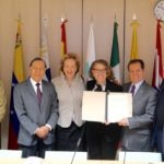 Fotografía del acuerdo entre países para lanzar Canal Iberoamericano BBVA