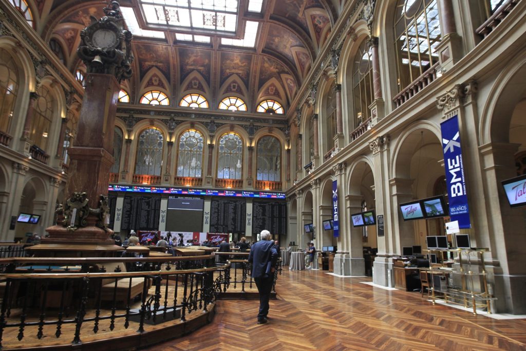 Sesión plenaria Empuje hacia abajo Avenida Todo lo que puede aprender sobre los mercados de valores visitando el Palacio de la Bolsa de Madrid | BBVA Sesión plenaria Empuje hacia abajo Avenida Todo lo que puede aprender sobre los mercados de valores visitando el Palacio de la Bolsa de Madrid | BBVA