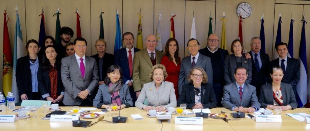 Representantes del países iberoamericanos firman acuerdo para lanzar el Canal Iberoamericano 'Señal que nos une'. Fotografía de la firma del Canal Iberoamericano 'Señal que nos une' BBVA