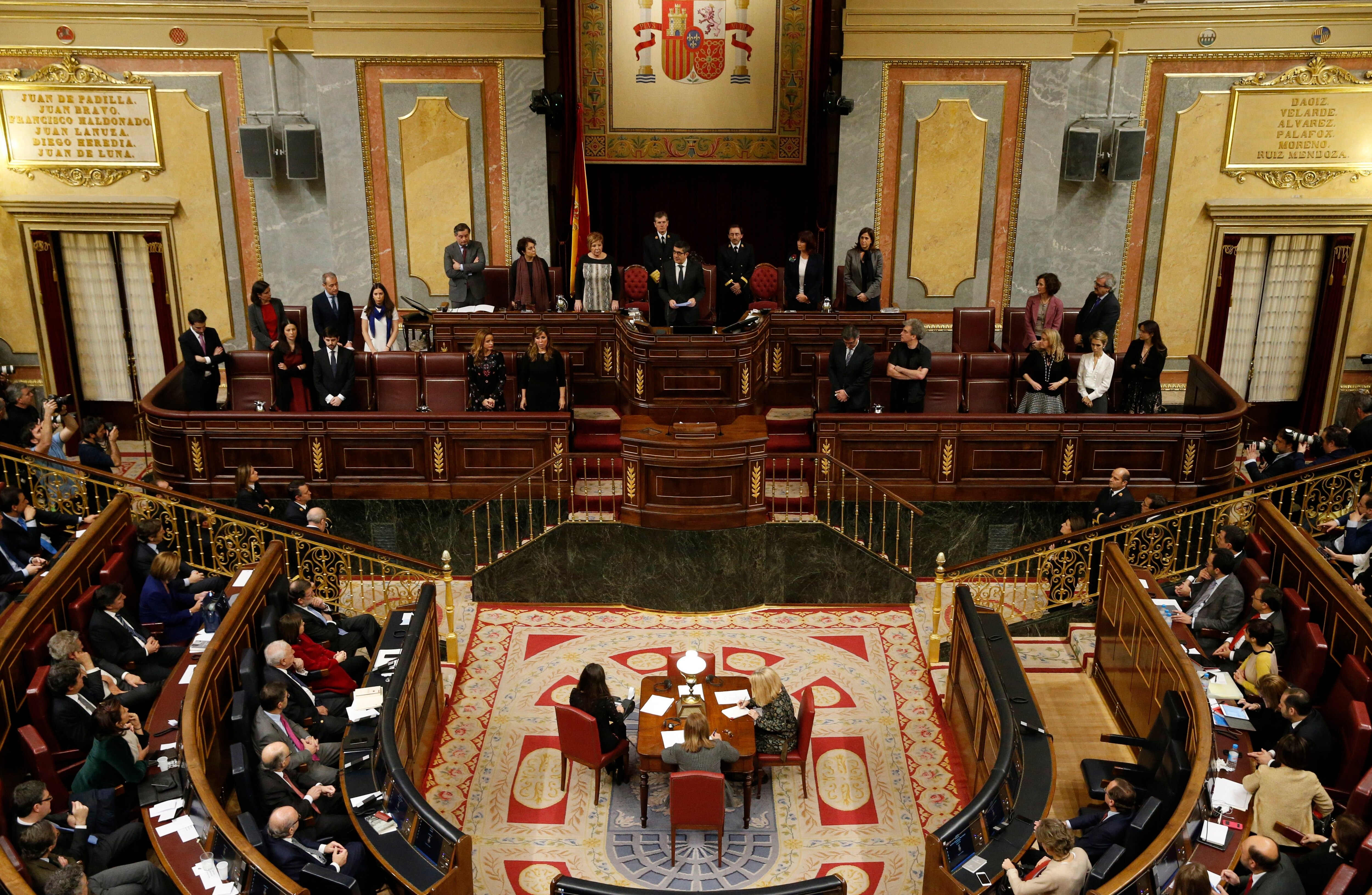 El recién elegido presidente del Congreso, Patxi López (c, fondo), se dirige a los diputados del Congreso durante la sesión constitutiva de la Cámara baja, que ha inaugurado hoy la XI legislatura. EFE Constitución del Congreso de los Diputados