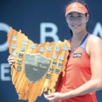 Fotografía Garbiñe Muguruza con el título de campeona de Hobart 2014, su primer trofeo WTA