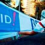 Fotografía recurso de una chica entrenando antes de la Carrera Solidaria BBVA