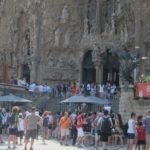 Turistas en la entrada de la Sagrada Familia de Barcelona. Foto: Europa Press