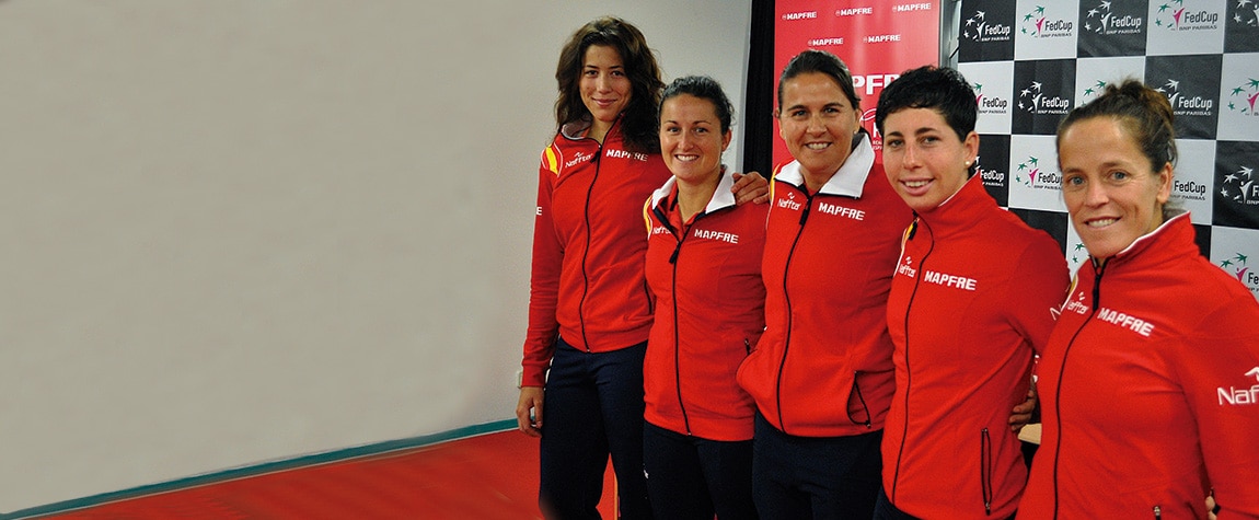 Fotografía Equipo español de Copa Federación liderado por Garbiñe Muguruza. Con Carla Suárez, Lara Arruabarrena, Lourdes Domíngues, y Conchita Martínez como capitana. Primera ronda de Fed Cup contra Serbia