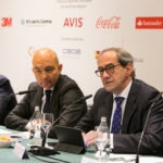 José Manuel González-Paramo, consejero ejecutivo de BBVA, en su discurso, junto al secretario de Estado de Comercio, Jaime García-Legaz; y Jaime Malet, presidente de la Cámara de Comercio de EE.UU. en España.