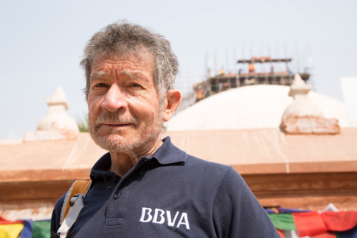 Carlos Soria con la estupa de Boudhanath, Katmandú Carlos Soria con la estupa de Boudhanath, Katmandú