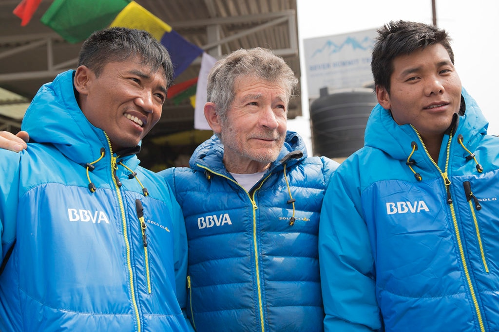 Carlos Soria con Mingma y Temba, sherpas de la Expedición BBVA