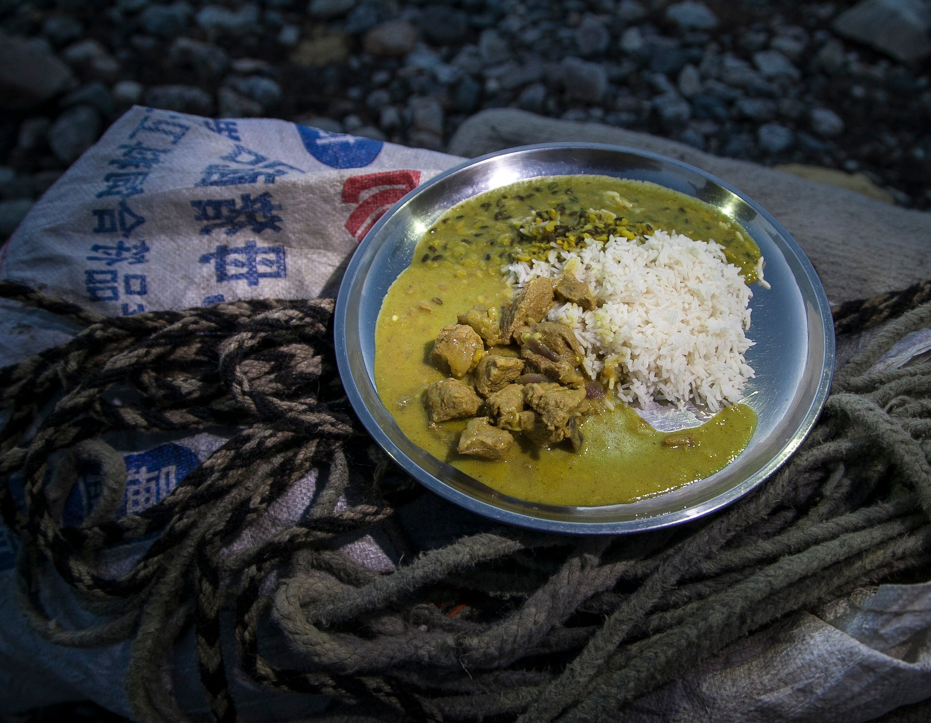 Fotografía de un plato de Dalbhat, típico de Nepal