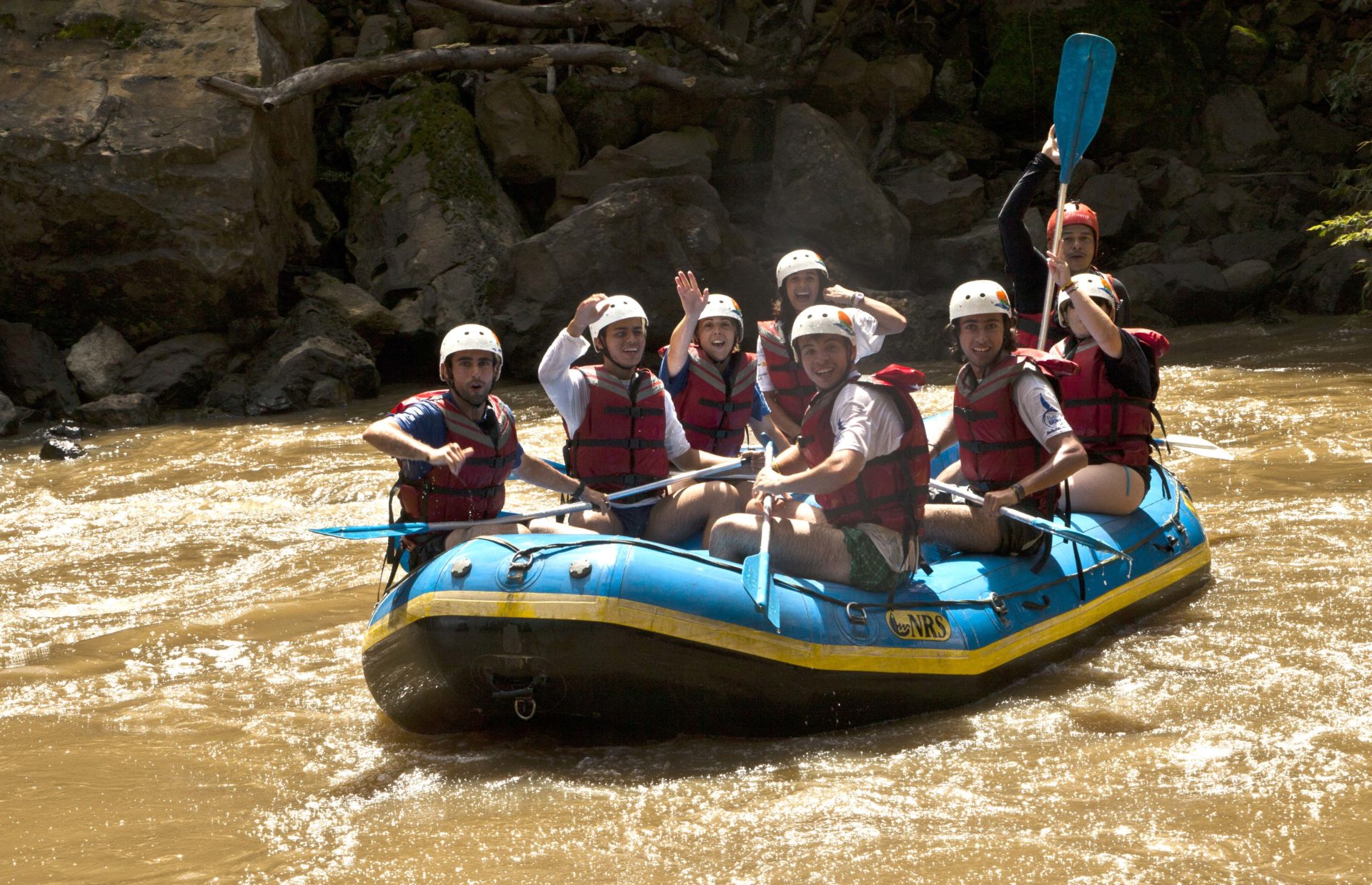 Fotografía: Expedicionarios de la Ruta BBVA 2015 practican rafting