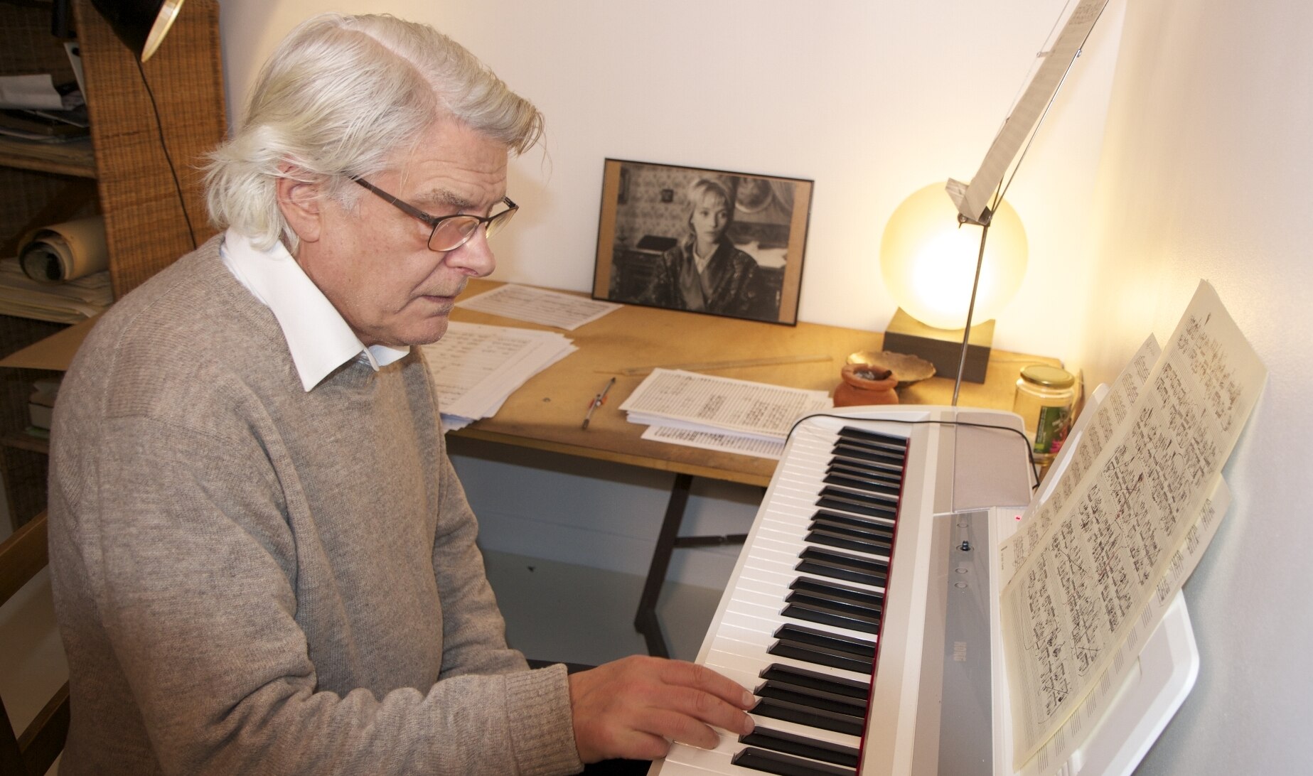 Georges Aphergis, premio Fundación BBVA Fronteras del Conocimiento, tocando el piano Imagen de Georges Aphergis, premio Fundación BBVA Fronteras del Conocimiento en Música Contemporánea