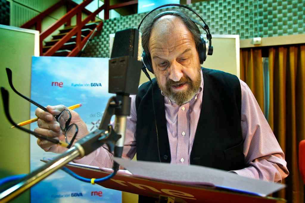 José María Pou interpretando a Don Quijote, un proyecto de RNE apoyado por la Fundación BBVA Fotografía de José María Pou interpretando a Don Quijote