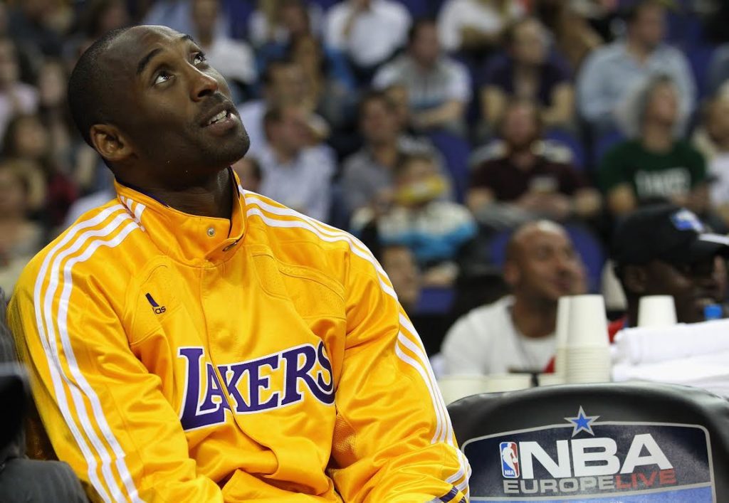 El jugador de Los Angeles Lakers, Kobe Bryant, en el banquillo durante un partido de la NBA | Foto: Europa Press