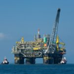 Imagen de una explotación petrolífera en alta mar.