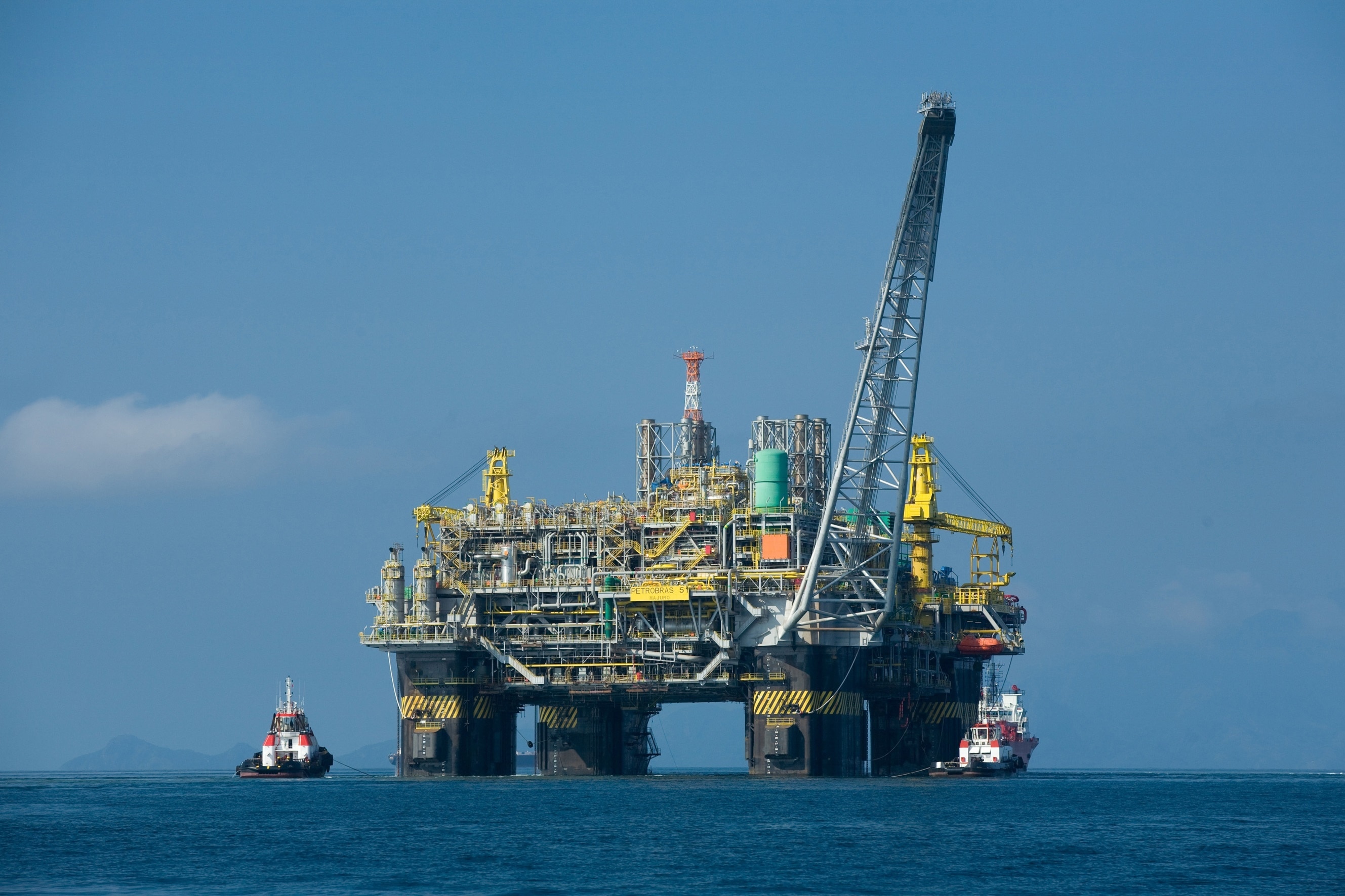 Imagen de una explotación petrolífera en alta mar.